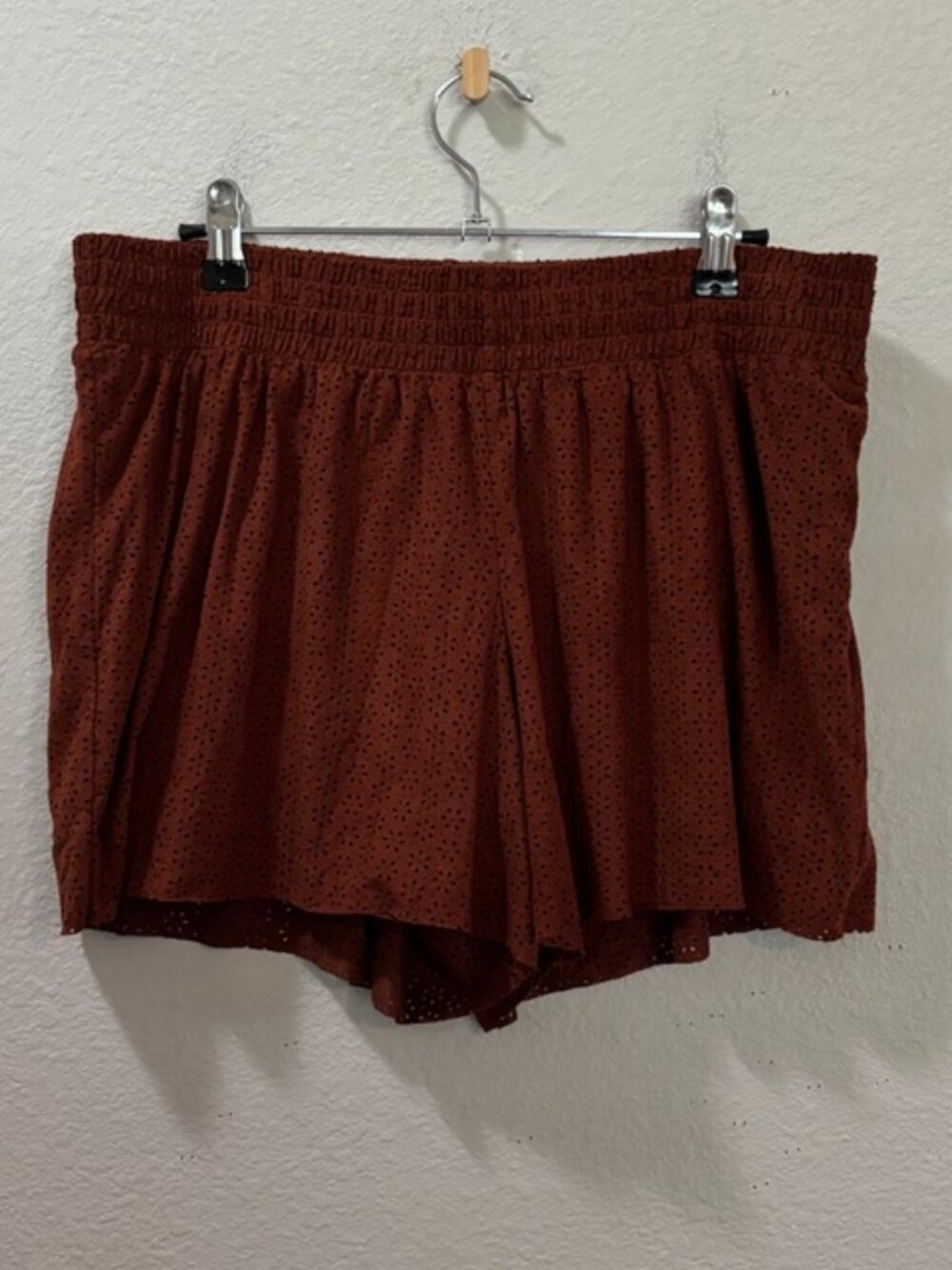 LC Lauren Conrad Rust Brown Eyelet Smocked Waist Flowy Shorts Size Medium